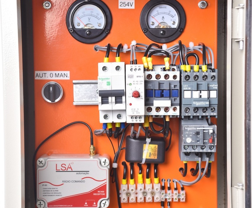 QUADRO DE FORÇA E COMANDO QDF01 PARTIDA COM CAPACITOR, PARA ACIONAMENTO DE BOMBA DE POÇO MONOFÁSICO 254V ATÉ 4CV - 400x300x200